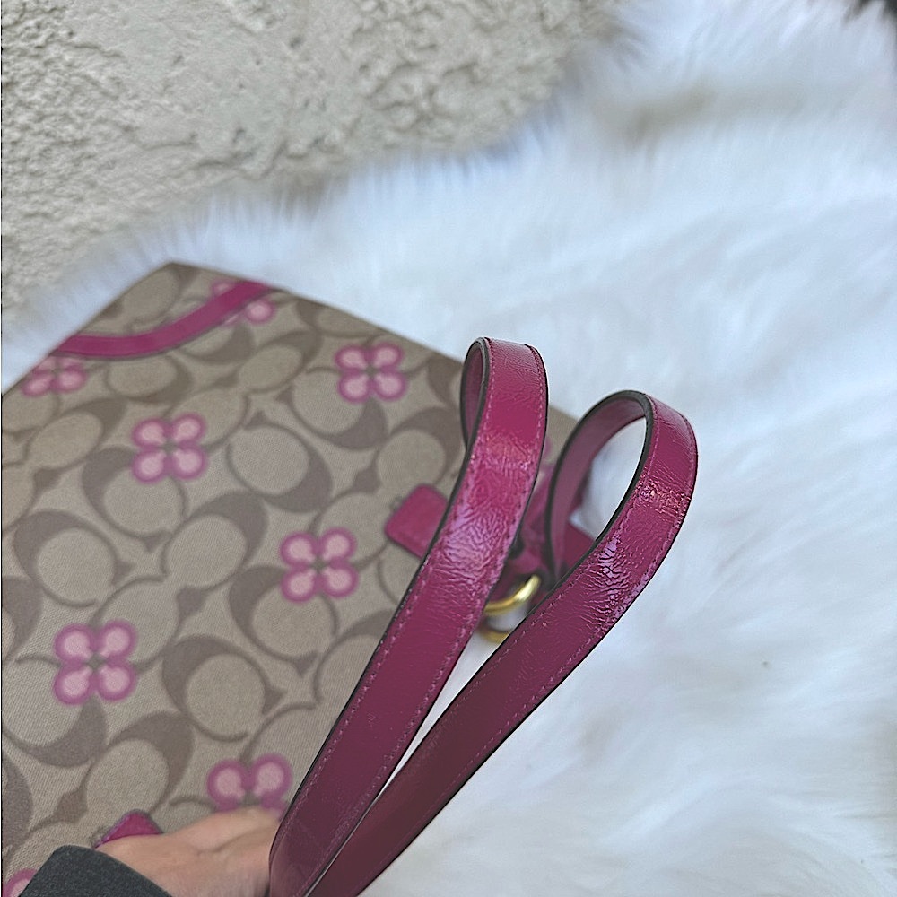Coach Peyton signature clover tote - Picture 8 of 16